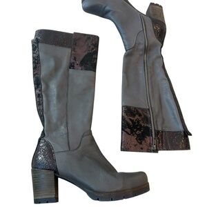 Felmini NWOT box size 38 (7.5) Gray Chunky Block Heel purple reptile accents